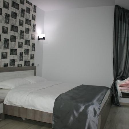 Riana Hotel Adjud Exterior foto