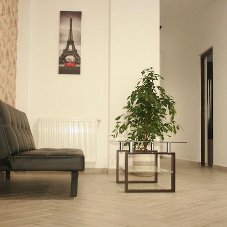 Riana Hotel Adjud Exterior foto