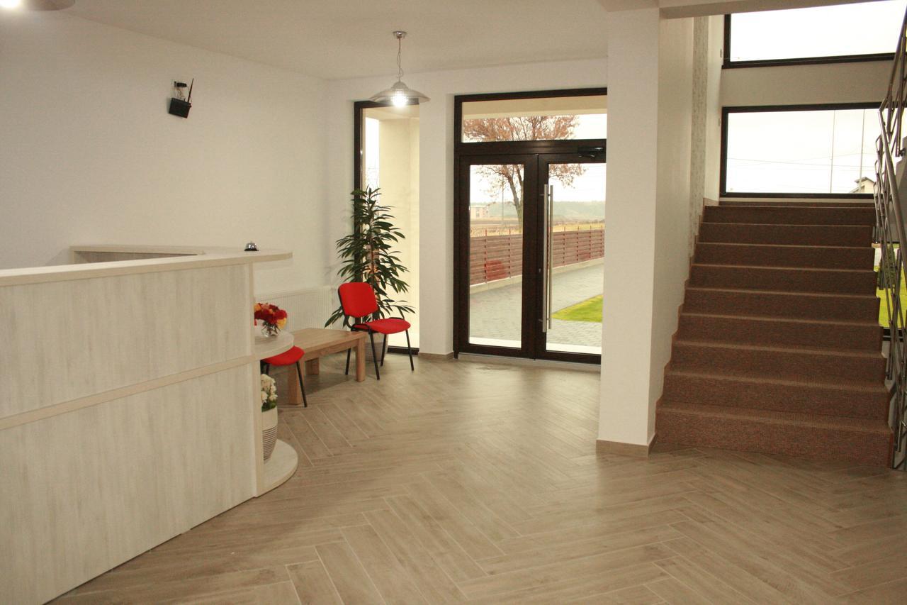 Riana Hotel Adjud Exterior foto