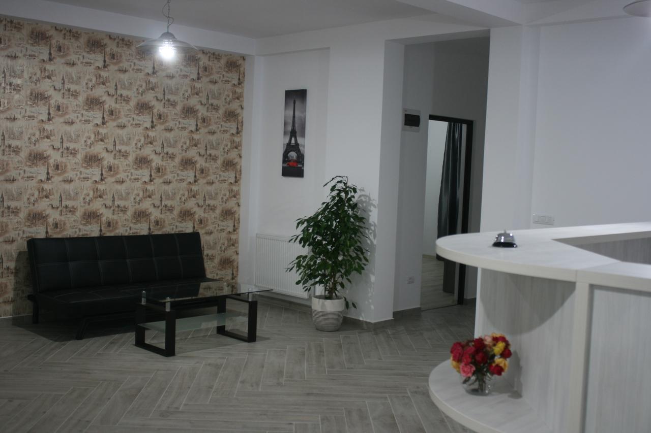 Riana Hotel Adjud Exterior foto