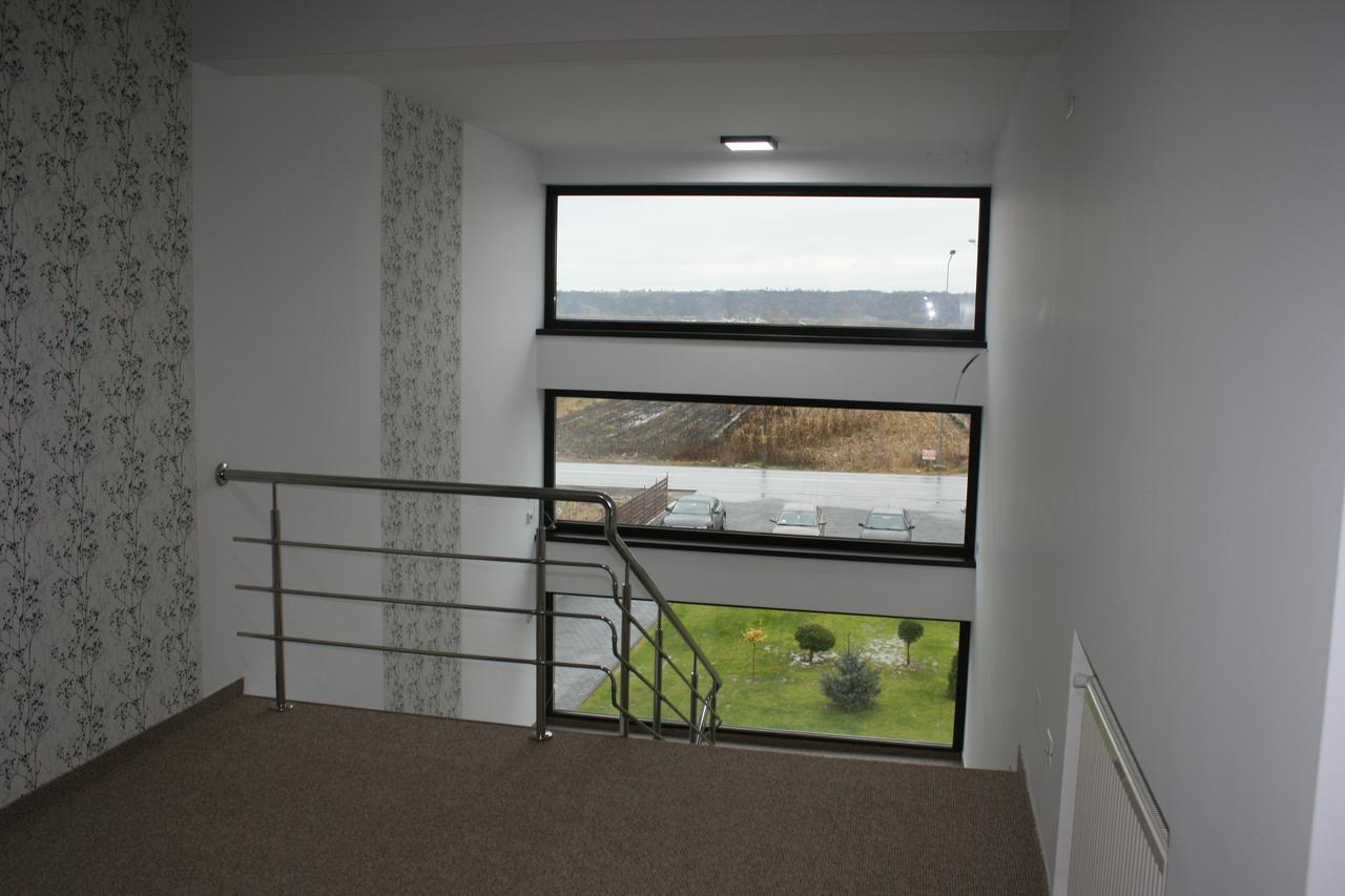 Riana Hotel Adjud Exterior foto