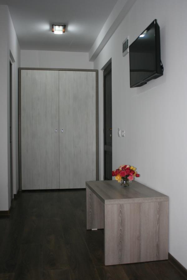 Riana Hotel Adjud Exterior foto
