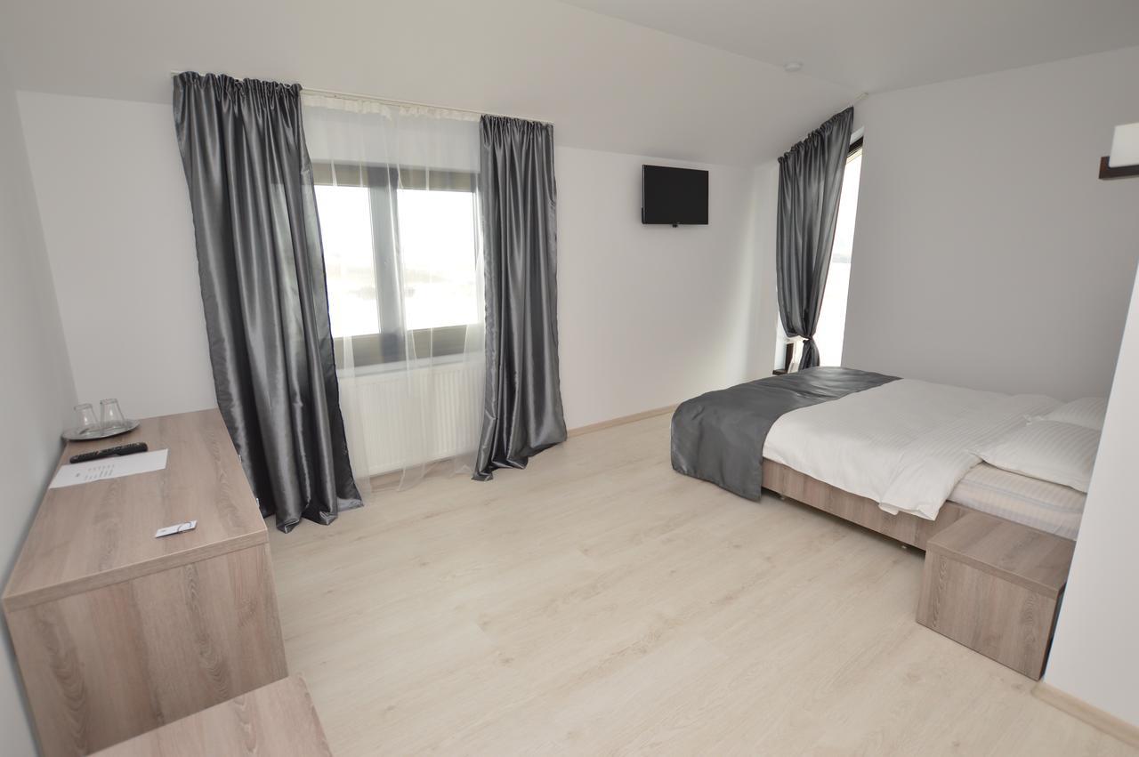 Riana Hotel Adjud Exterior foto