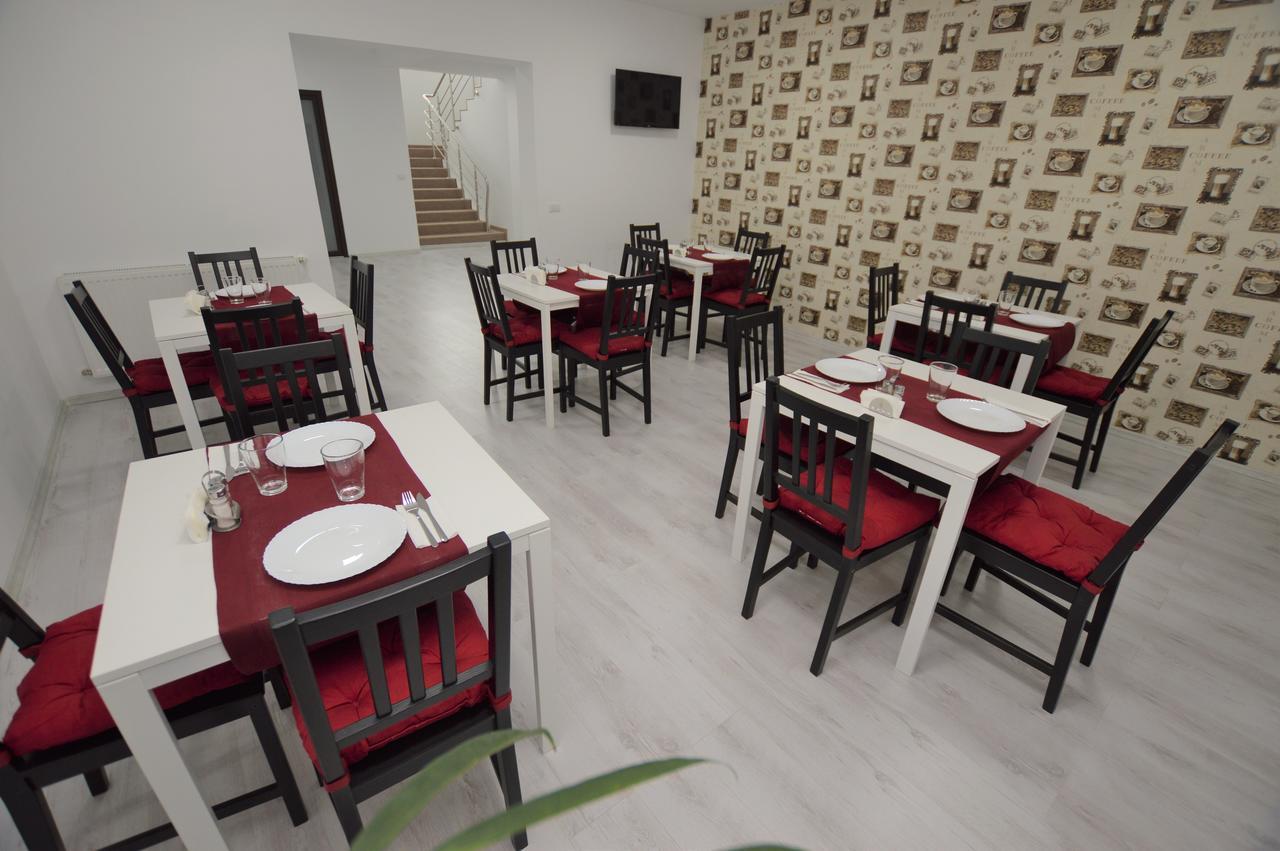 Riana Hotel Adjud Exterior foto