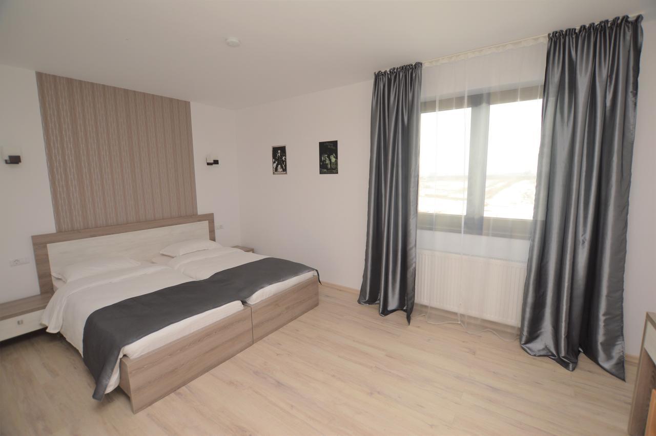 Riana Hotel Adjud Exterior foto