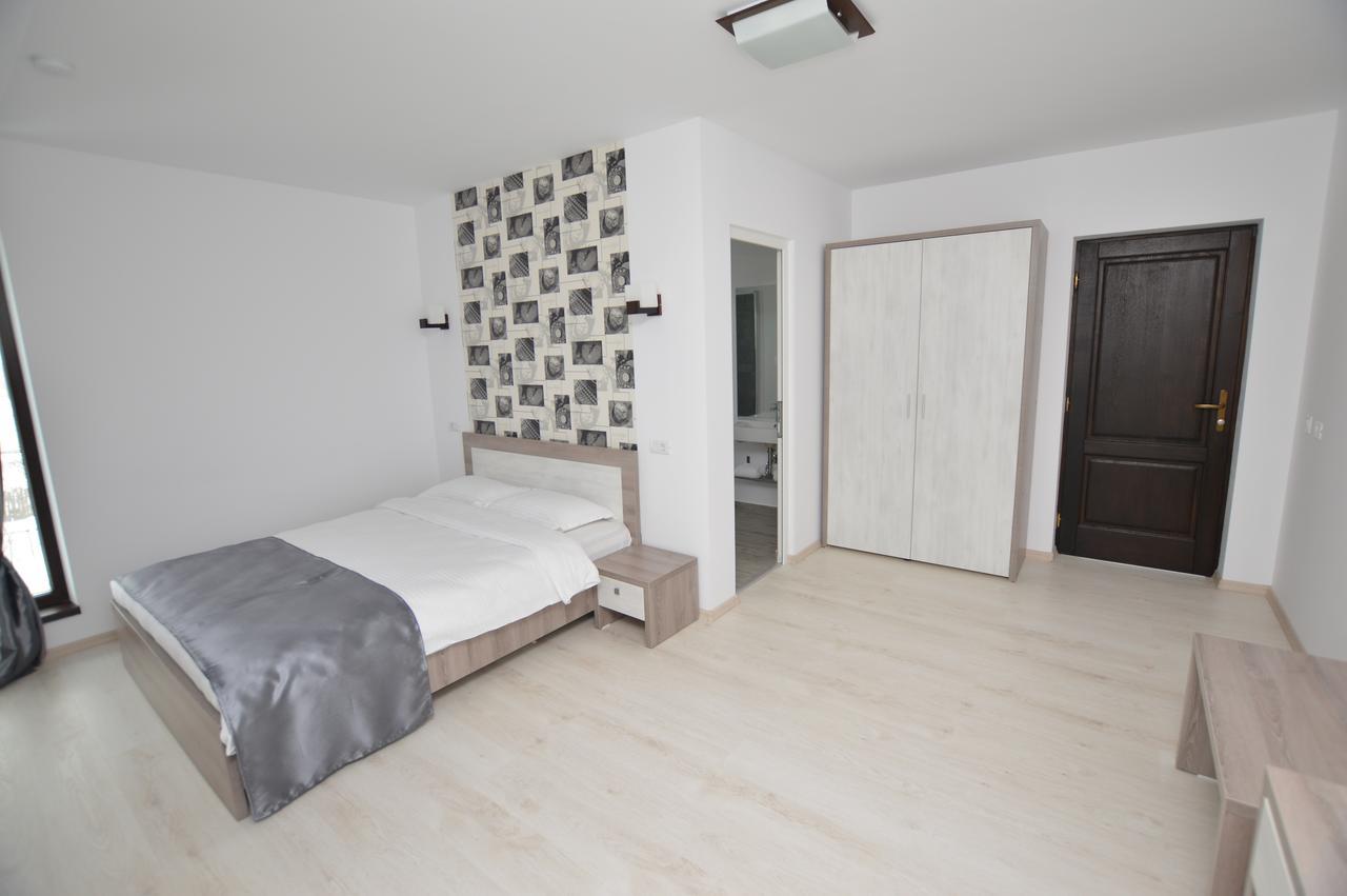 Riana Hotel Adjud Exterior foto