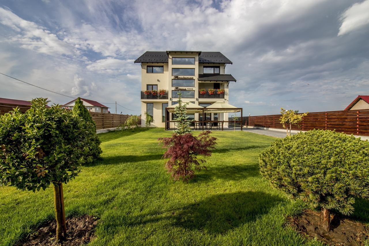 Riana Hotel Adjud Exterior foto