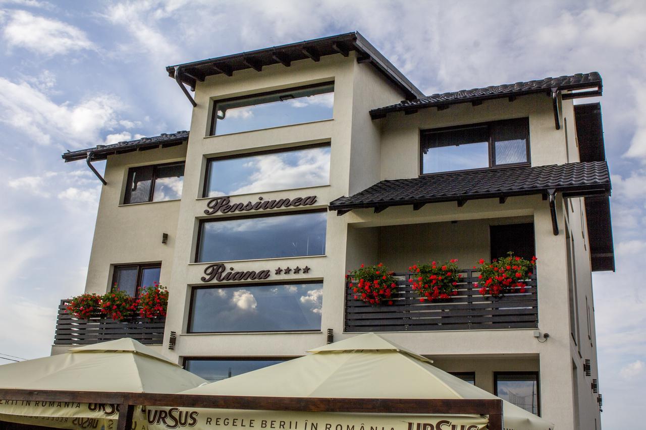 Riana Hotel Adjud Exterior foto